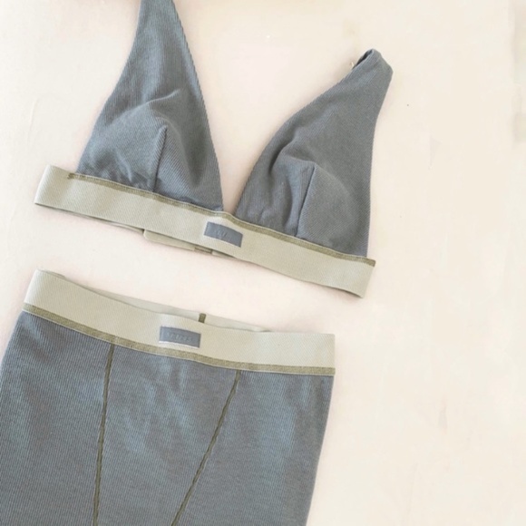 Skims Cotton Ribbed Boxer and Plunge Bra Set - Picture 3 of 10